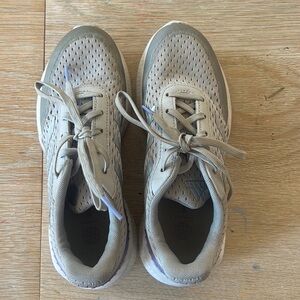 Adidas girls golf shoes size 6